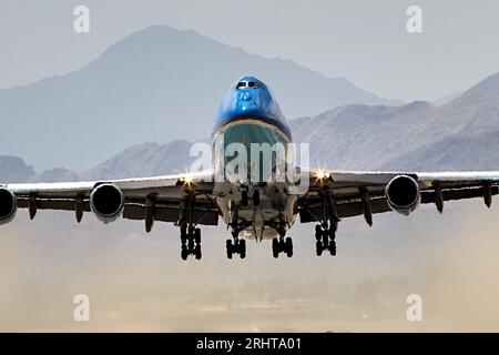 Palm Springs, Kalifornien, USA. Juni 2013. Air Force One verlässt den Flughafen in Palm Springs mit Präsident Barack Obama. (Bild: © Ian L. Sitren/ZUMA Press Wire) NUR REDAKTIONELLE VERWENDUNG! Nicht für kommerzielle ZWECKE! Stockfoto