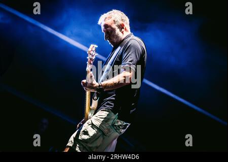 Sedgefield, Großbritannien. August 2023. Peter Hook (Joy Division / New Order) tritt mit Hacienda Classical beim Hardwick Festival auf. Quelle: Thomas Jackson/Alamy Live News Stockfoto