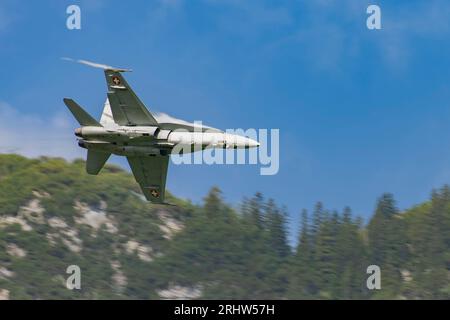 F/A-18C Hornet auf der Zigairmeet Air Show 2023 in Mollis, Schweiz Stockfoto