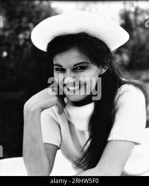 CLAUDIA CARDINALE Publicity Portrait für den Regisseur RALPH THOMAS The RANK Organisation von 1959 Stockfoto