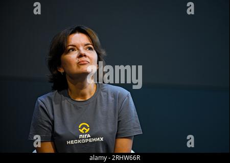 Nicht exklusiv: LVIV, UKRAINE - 17. AUGUST 2023 - Fernsehmoderatorin Marichka Padalko nimmt an der Präsentation der Liga der Unbesiegbaren Teil, ein PR Stockfoto