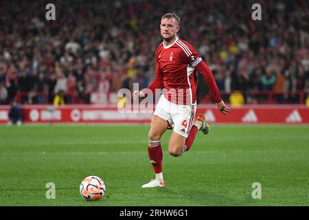 Joe Worrall aus Nottingham Forest in Aktion während des Premier League-Spiels zwischen Nottingham Forest und Sheffield United am Freitag, den 18. August 2023, auf dem Gelände der Stadt Nottingham. (Foto: Jon Hobley | MI News) Credit: MI News & Sport /Alamy Live News Stockfoto