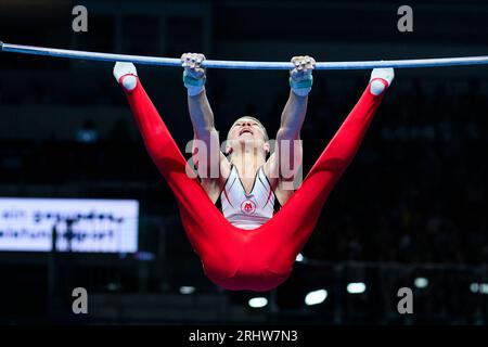 09. Juli 2023, Nordrhein-Westfalen, Düsseldorf: Gymnastik: Apparateturnen, PSD Bank Dome, Deutsche Meisterschaften, Entscheidung Single - Apparatentitel - Männer: Gabriel Eichhorn in Aktion auf Hochstange. Foto: Tom Weller/dpa Stockfoto