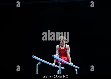 Düsseldorf, Deutschland. Juli 2023. Gymnastik: Apparatentgymnastik, PSD Bank Dome, Deutsche Meisterschaften, Entscheid-Single - Apparatendampf - Männer: Alexander Kunz in Aktion an Parallelstäben. Quelle: Tom Weller/dpa/Alamy Live News Stockfoto