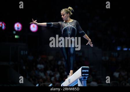 Düsseldorf, Deutschland. Juli 2023. Gymnastik: Apparatentgymnastik, PSD Bank Dome, Deutsche Meisterschaften, Entscheid-Single - Apparatendampf-Finals - Frauen: Elisabeth Seitz in Aktion auf dem Balancestrahl. Quelle: Tom Weller/dpa/Alamy Live News Stockfoto