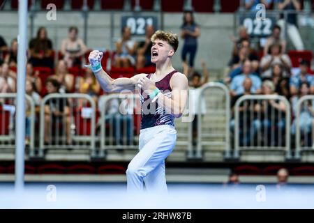 Düsseldorf, Deutschland. Juli 2023. Gymnastik: Apparateturnen, PSD Bank Dome, Deutsche Meisterschaften, Entscheidung rundum, Männer: Pascal Brendel jubelt. Quelle: Tom Weller/dpa/Alamy Live News Stockfoto