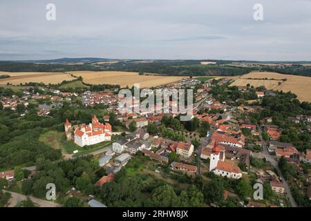 Cervena Recice Schloss Panorama-Blick, tschechische Stadtlandschaft, vysocina Region, Tschechische republik, Europa, neu reparierte alte Burg in der kleinen Stadt Stockfoto