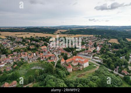 Cervena Recice Schloss Panorama-Blick, tschechische Stadtlandschaft, vysocina Region, Tschechische republik, Europa, neu reparierte alte Burg in der kleinen Stadt Stockfoto