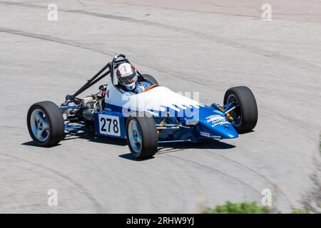 Club Level Open-Wheel-Rennwagen, der bei einem Bergrennen in Newcastle, New South Wales, antritt Stockfoto