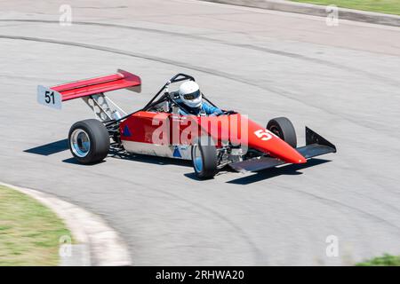 Club Level Open-Wheel-Rennwagen, der bei einem Bergrennen in Newcastle, New South Wales, antritt Stockfoto