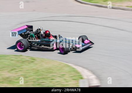 Club Level Open-Wheel-Rennwagen, der bei einem Bergrennen in Newcastle, New South Wales, antritt Stockfoto