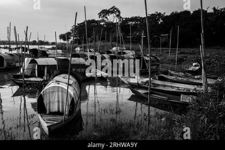 The Nomadic Floating Lifestyle of Snake Charmers „Bede“ Community, Bild aufgenommen am 9. September 2022, aus Rahitpur, Bangladesch Stockfoto