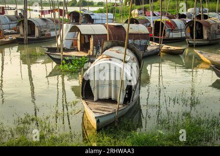 The Nomadic Floating Lifestyle of Snake Charmers „Bede“ Community, Bild aufgenommen am 9. September 2022, aus Rahitpur, Bangladesch Stockfoto