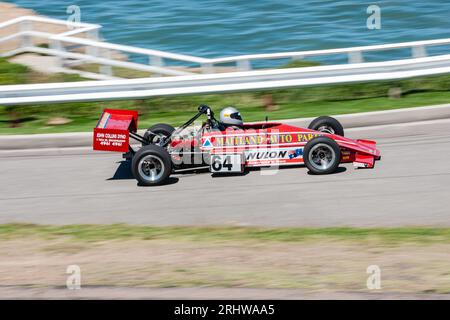 Club Level Open-Wheel-Rennwagen, der bei einem Bergrennen in Newcastle, New South Wales, antritt Stockfoto