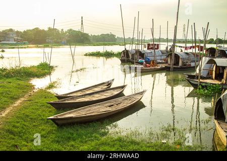 The Nomadic Floating Lifestyle of Snake Charmers „Bede“ Community, Bild aufgenommen am 9. September 2022, aus Rahitpur, Bangladesch Stockfoto