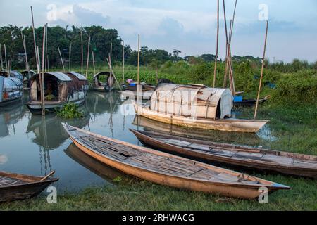 The Nomadic Floating Lifestyle of Snake Charmers „Bede“ Community, Bild aufgenommen am 9. September 2022, aus Rahitpur, Bangladesch Stockfoto