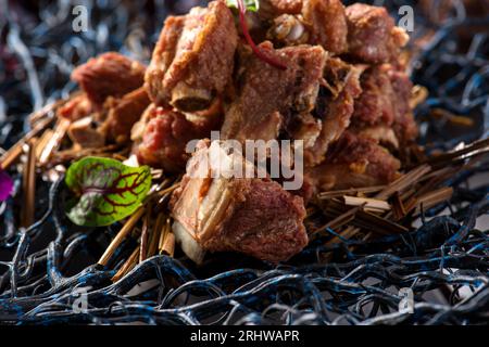 Gebratene Schweinerippchen mit Zitronengras Stockfoto