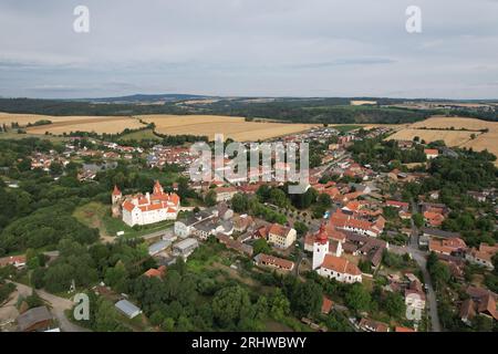 Cervena Recice Schloss Panorama-Blick, tschechische Stadtlandschaft, vysocina Region, Tschechische republik, Europa, neu reparierte alte Burg in der kleinen Stadt Stockfoto