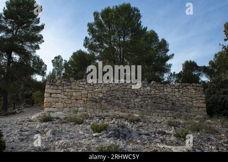 Steinmauerbau in den Ruinen des iberischen Dorfes El Puig de Alcoy, Spanien Stockfoto