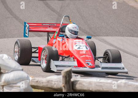 Club Level Open-Wheel-Rennwagen, der bei einem Bergrennen in Newcastle, New South Wales, antritt Stockfoto