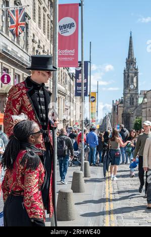 Dinburgh Fringe Performer verteilen Werbebroschüren in Edinburgh, Schottland Stockfoto