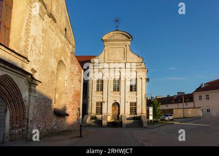 Vilnius, Litauen 13 06 2023 Franziskanerkirche der Himmelfahrt der Heiligen Jungfrau Maria in Vilnius Stockfoto