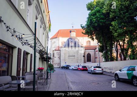 Litauen , Vilnius ,13 06 2023 Kirche St. Anna. Römisch-katholische Kirche in der Altstadt von Vilnius. UNESCO-Weltkulturerbe Stockfoto