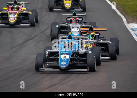 Britische F4 Kai DARYANI #8 Virtuosi Racing Championship Knockhill Race 2 2023 Stockfoto