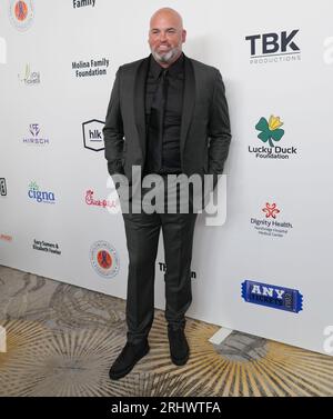 Los Angeles, USA. August 2023. Andrew Whitworth trifft am Freitag, 18. August 2023, auf der 23. Harold & Carole Pump Foundation Annual Gala im Beverly Hilton in Beverly Hills, CA, ein. (Foto: Sthanlee B. Mirador/SIPA USA) Credit: SIPA USA/Alamy Live News Stockfoto