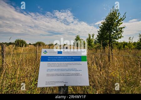 Sumice, Tschechische Republik. Aug. 2023. Das Dorf Sumice in der tschechischen Region Brünn hatte 75 Hektar Biokorridore und Biocentren geschaffen, um die Biodiversität und ökologische Stabilität des Gebiets zu erhöhen. Sumice konkurriert mit dem Projekt um die Adapterra Awards für die besten Maßnahmen zur Reaktion auf den Klimawandel. Bild aufgenommen am 17. August 2023. Quelle: Patrik Uhlir/CTK Photo/Alamy Live News Stockfoto