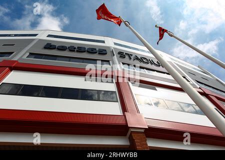 bet365 Stadium, Stoke, England - 19. August 2023 Allgemeine Ansicht des Geländes - vor dem Spiel Stoke City gegen Watford, EFL Championship, 2023/24, bet365 Stadium, Stoke, England - 19. August 2023 Credit: Arthur Haigh/WhiteRosePhotos/Alamy Live News Stockfoto