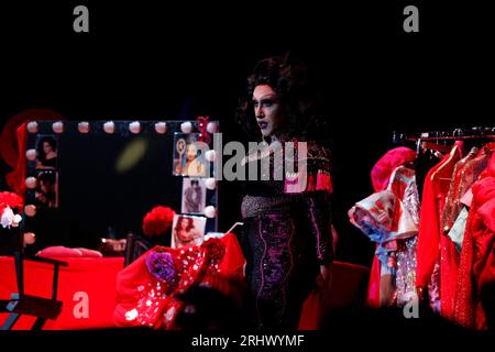 August 2023, Madrid, Madrid, Spanien: die spanische Drag Queen, Komikerin und multidisziplinäre Künstlerin Samantha Ballentines, Künstlername von Francisco Jose Sanchez Jimenez (Cadiz, 1986), bekannt für die Teilnahme an der zweiten Staffel von Drag Race Spanien, wird auf der Bühne im Conde Duque Cultural Center in Madrid (Spanien) gesehen (Credit Image: © Hugo OrtuÃ±O/Pacific Press via ZUMA Press Wire) NUR REDAKTIONELLE VERWENDUNG! Nicht für kommerzielle ZWECKE! Stockfoto