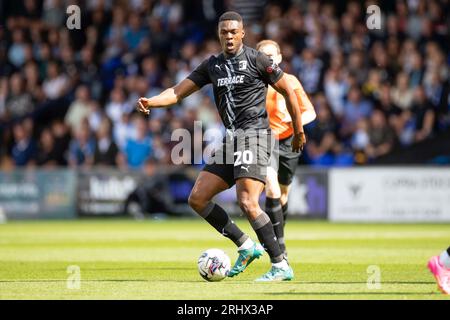 Emile Acquah 20 von Barrow AFC in Aktion während des Spiels der Sky Bet League 2 zwischen Stockport County und Barrow im Edgeley Park Stadium, Stockport am Samstag, den 19. August 2023. (Foto: Mike Morese | MI News) Credit: MI News & Sport /Alamy Live News Stockfoto