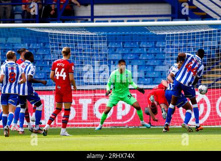 Liam Lindsay von Preston North End erzielt beim Sky Bet Championship Match in Hillsborough, Sheffield, das erste Tor ihrer Mannschaft. Bilddatum: Samstag, 19. August 2023. Stockfoto