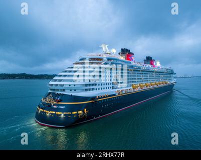 Disney Dream ist ein Kreuzfahrtschiff, das von der Disney Cruise Line betrieben wird, die zur Walt Disney Company gehört. Ankunft in Southampton. Stockfoto