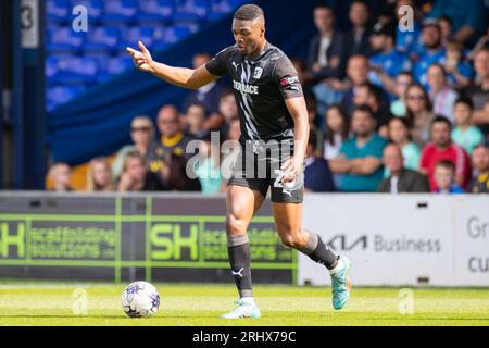 Emile Acquah 20 von Barrow AFC während des Spiels der Sky Bet League 2 zwischen Stockport County und Barrow im Edgeley Park Stadium, Stockport am Samstag, den 19. August 2023. (Foto: Mike Morese | MI News) Credit: MI News & Sport /Alamy Live News Stockfoto