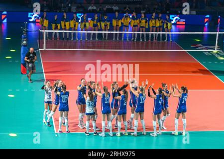 Gent, Belgien. August 2023. Das Team Serbien wurde während eines Volleyballspiels zwischen den Nationalmannschaften Serbiens und der Ukraine während des zweiten Spiels der CEV Euro Volley Championship in Pool A am Samstag, den 18. August 2023 in Gent, BELGIEN, abgebildet. Quelle: Sportpix/Alamy Live News Stockfoto