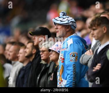 Swansea, Großbritannien. August 2023. Coventry City Supporter während des Sky Bet Championship Matches Swansea City vs Coventry City im Swansea.com Stadium, Swansea, Großbritannien, 19. August 2023 (Foto: Mike Jones/News Images) in Swansea, Großbritannien am 19.8.2023. (Foto: Mike Jones/News Images/SIPA USA) Credit: SIPA USA/Alamy Live News Stockfoto