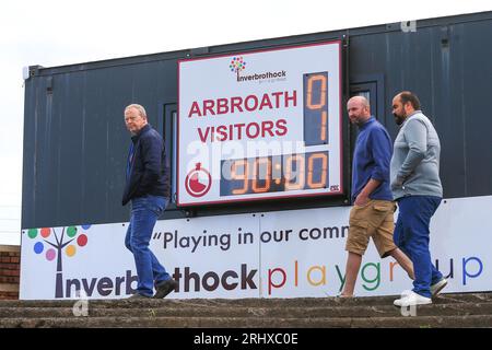 Gayfield, Arbroath, Großbritannien. August 2023. Scottish Championship Football, Arbroath versus Queens Park; Full Time Scoreboard Credit: Action Plus Sports/Alamy Live News Stockfoto