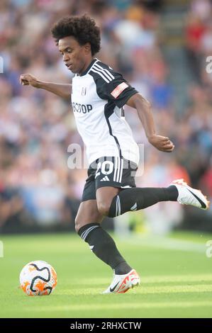 Craven Cottage, Fulham, London, Großbritannien. August 2023. Premier League Football, Fulham versus Brentford; Willian of Fulham Credit: Action Plus Sports/Alamy Live News Stockfoto