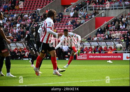 Sunderland, Großbritannien. August 2023. Jobe Bellingham von Sunderland AFC erzielt das Siegertor gegen Rotherham United Credit: Chris Fryatt/Alamy Live News Stockfoto