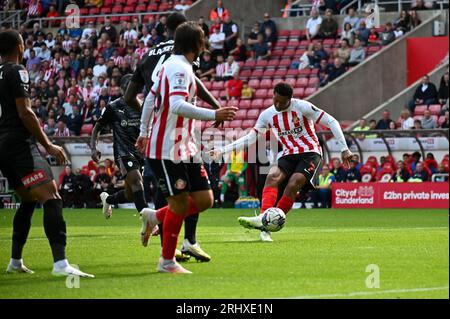 Sunderland, Großbritannien. August 2023. Jobe Bellingham von Sunderland AFC erzielt das zweite Tor seiner Mannschaft gegen Rotherham. Quelle: Chris Fryatt/Alamy Live News Stockfoto