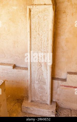 Ägypten, Sakkara, Grab von Horemheb, Nordwand des inneren Hofes, Pilaster. Stockfoto