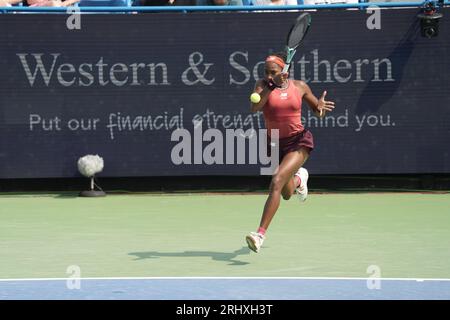 18. August 2023: Coco Gauff gewinnt den ersten Satz gegen Ina Swiatek bei den Western & Southern Open und spielt im Lindner Family Tennis Center in Mason, Ohio/USA © Leslie Billman/Tennisclix/Cal Sport Media Stockfoto