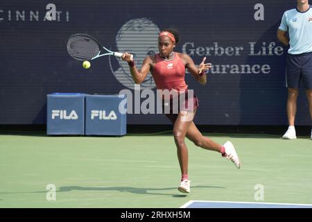 18. August 2023: Coco Gauff gewinnt den ersten Satz gegen Ina Swiatek bei den Western & Southern Open und spielt im Lindner Family Tennis Center in Mason, Ohio/USA © Leslie Billman/Tennisclix/Cal Sport Media Stockfoto