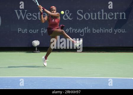 18. August 2023: Coco Gauff gewinnt den ersten Satz gegen Ina Swiatek bei den Western & Southern Open und spielt im Lindner Family Tennis Center in Mason, Ohio/USA © Leslie Billman/Tennisclix/Cal Sport Media Stockfoto