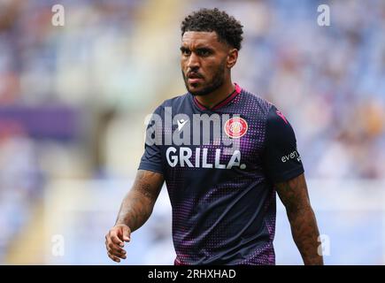 Stevenages Jamie Reid in Aktion während des Spiels Sky Bet League One im Select Car Leasing Stadium, Reading. Bilddatum: Samstag, 19. August 2023. Stockfoto