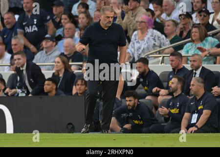 London, Großbritannien. August 2023. London UK 18 Aug 23.Ange Postecoglou Manager von Tottenham Hotspur feiert den Sieg während des Spiels Spurs gegen Manchester United Premier League im Tottenham Hotspur Stadium London. Quelle: MARTIN DALTON/Alamy Live News Stockfoto