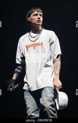 Irving, USA. August 2023. Irving, Texas, USA: Mexikanischer Rapper, Musiker und Sänger Hassan Emilio Kabande Laija, bekannt als Peso Pluma, tritt am Samstag, den 12. August 2023 im Pavillon der Toyota Music Factory auf. (Foto: Javier Vicencio/Eyepix Group/SIPA USA) Credit: SIPA USA/Alamy Live News Stockfoto