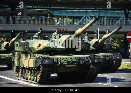 Warschau, Polen. August 2023. Militärparade am Festtag der polnischen Armee in Warschau, Polen, am 15. August 2023. Die jüngsten Militärmaschinen, Panzer und Kampfflugzeuge wurden freigelegt. Der polnische Präsident Duda leitete die Zeremonie. (Foto: Jakob Ratz/Pacific Press/SIPA USA) Credit: SIPA USA/Alamy Live News Stockfoto